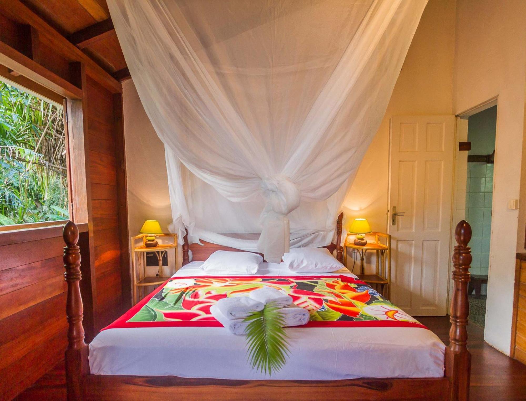 Ecolodges Karet Deshaies Exterior foto
