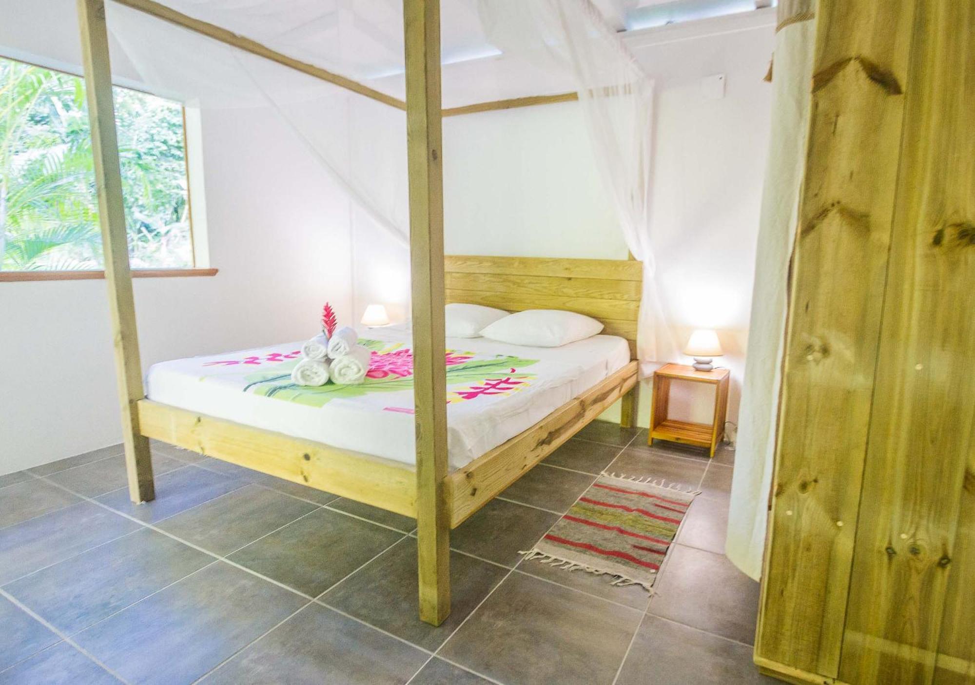 Ecolodges Karet Deshaies Exterior foto