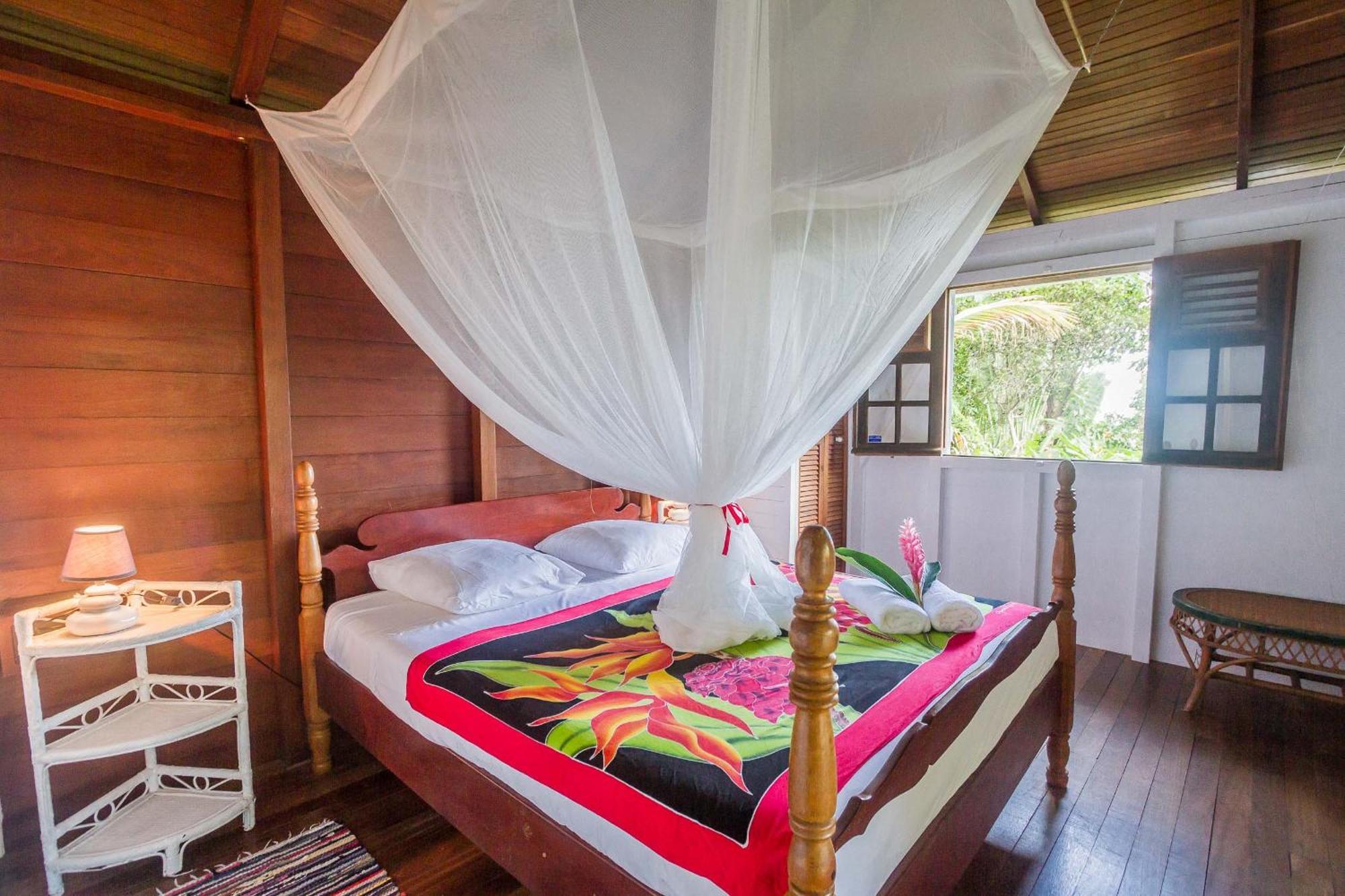 Ecolodges Karet Deshaies Exterior foto